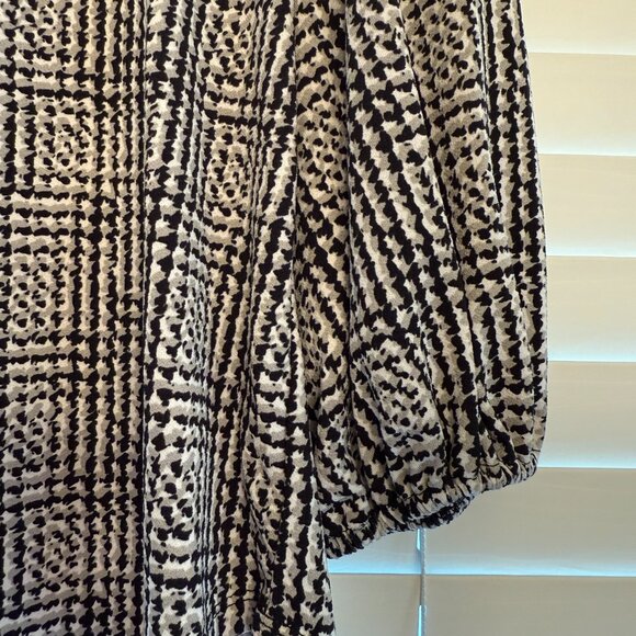 Adrianna Pappell Black & Grey Plaid Cinched Long Bubble Sleeve (Size: M) - Picture 2 of 4